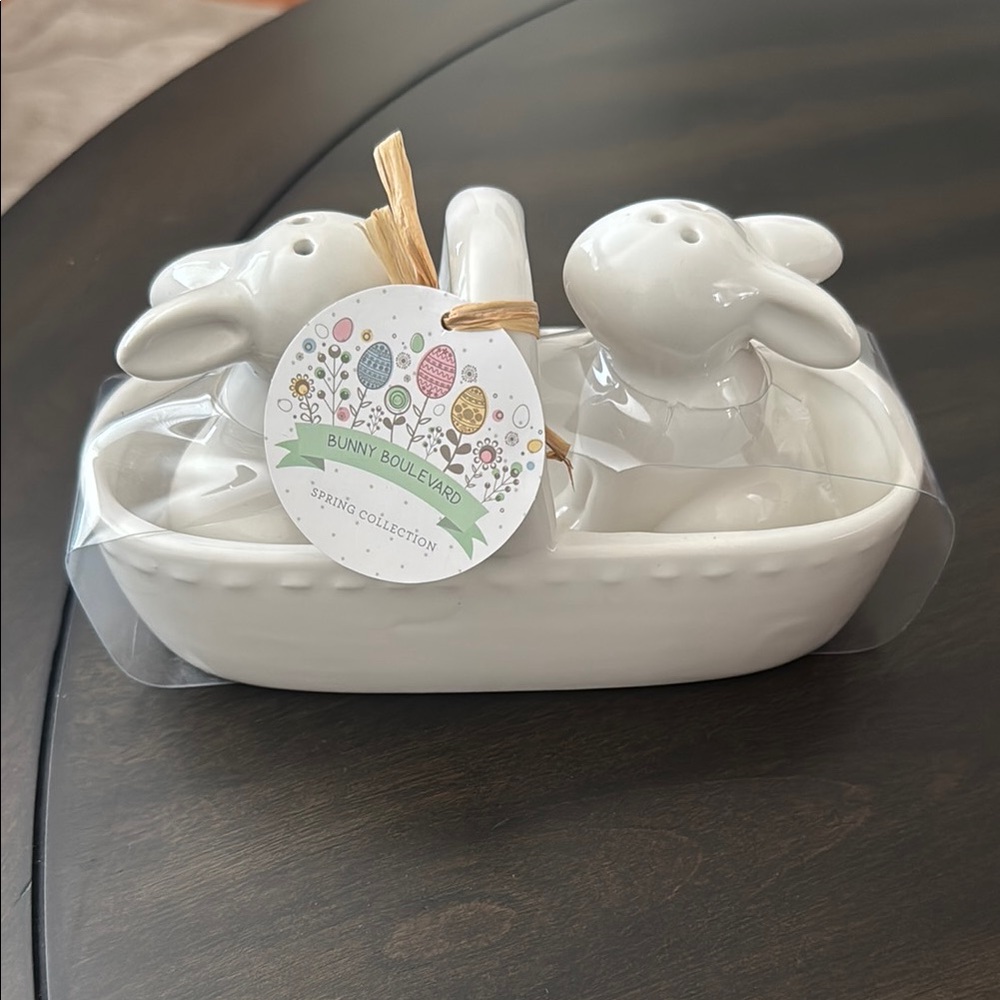 Ceramic Bunny Salt and Pepper Shakers - Picture 2 of 3